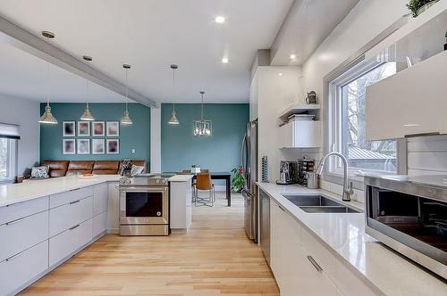 Cuisine - 195 Rue D'Anjou, Saint-Bruno-De-Montarville, QC - Indoor Photo Showing Kitchen With Double Sink With Upgraded Kitchen