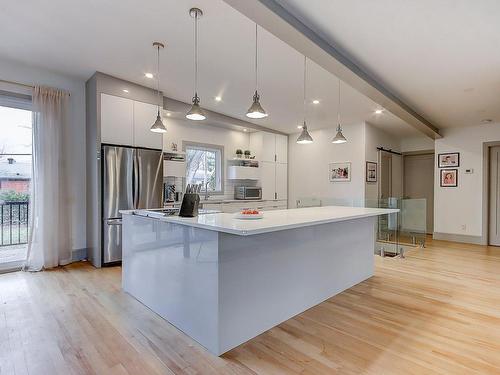 Cuisine - 195 Rue D'Anjou, Saint-Bruno-De-Montarville, QC - Indoor Photo Showing Kitchen With Upgraded Kitchen