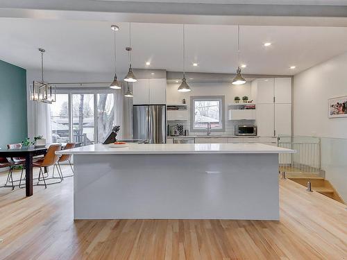 Cuisine - 195 Rue D'Anjou, Saint-Bruno-De-Montarville, QC - Indoor Photo Showing Kitchen With Upgraded Kitchen