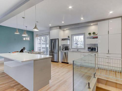 Cuisine - 195 Rue D'Anjou, Saint-Bruno-De-Montarville, QC - Indoor Photo Showing Kitchen With Upgraded Kitchen