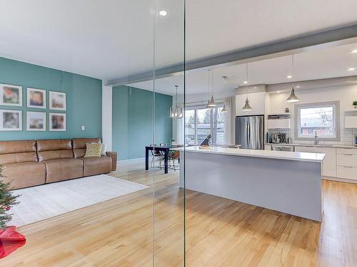 Salon - 195 Rue D'Anjou, Saint-Bruno-De-Montarville, QC - Indoor Photo Showing Kitchen With Upgraded Kitchen