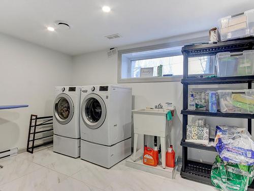 Salle de lavage - 195 Rue D'Anjou, Saint-Bruno-De-Montarville, QC - Indoor Photo Showing Laundry Room