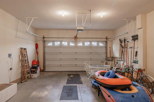 5214 Riverside Drive, Fairmont Hot Springs, BC - Indoor Photo Showing Garage