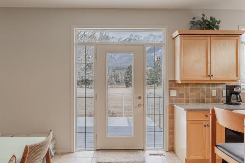 5214 Riverside Drive, Fairmont Hot Springs, BC - Indoor Photo Showing Kitchen