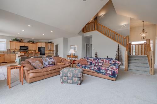 5214 Riverside Drive, Fairmont Hot Springs, BC - Indoor Photo Showing Living Room