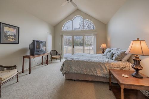 5214 Riverside Drive, Fairmont Hot Springs, BC - Indoor Photo Showing Bedroom