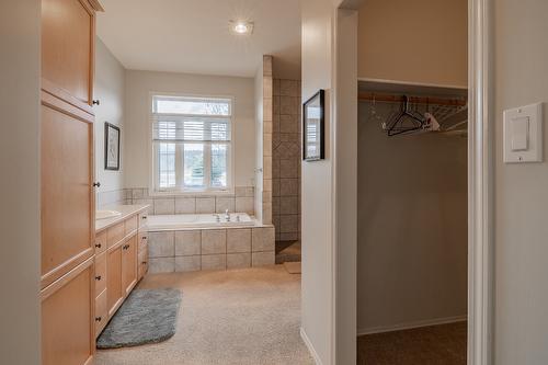 5214 Riverside Drive, Fairmont Hot Springs, BC - Indoor Photo Showing Bathroom