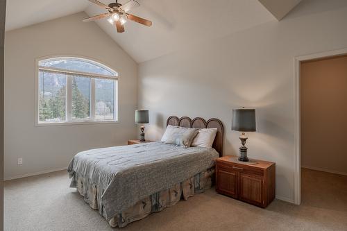 5214 Riverside Drive, Fairmont Hot Springs, BC - Indoor Photo Showing Bedroom