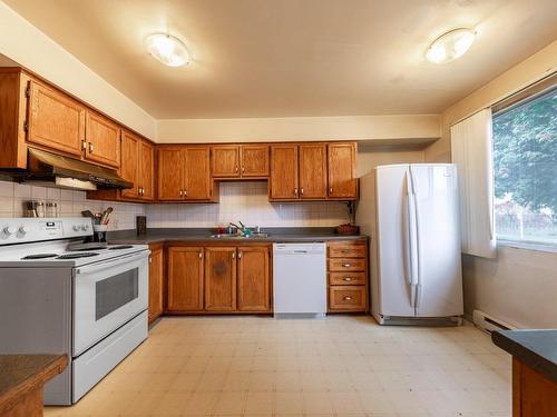 Kitchen - 6770 Av. Tisserand, Brossard, QC - Indoor Photo Showing Kitchen With Double Sink