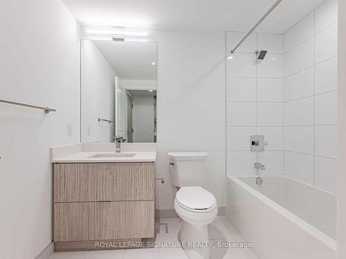 1210-395 Bloor St E, Toronto, ON - Indoor Photo Showing Bathroom