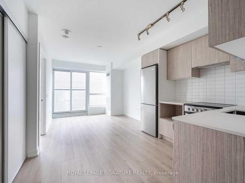 1210-395 Bloor St E, Toronto, ON - Indoor Photo Showing Kitchen With Upgraded Kitchen