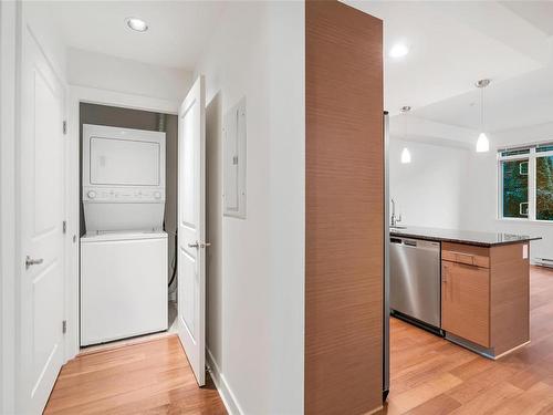 103-3614 Richmond Rd, Saanich, BC - Indoor Photo Showing Laundry Room