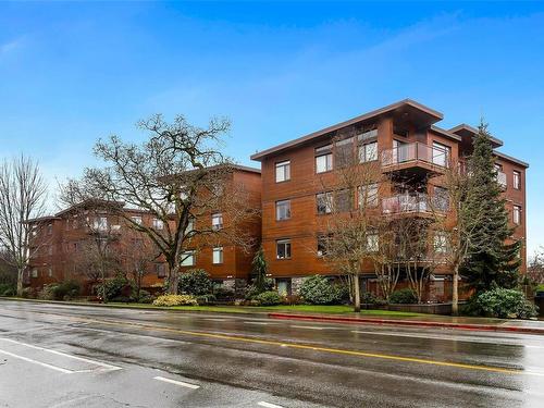 103-3614 Richmond Rd, Saanich, BC - Outdoor