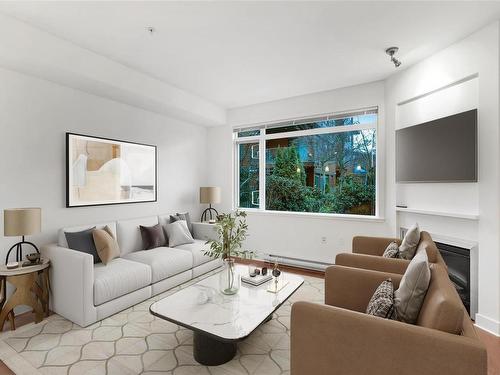 103-3614 Richmond Rd, Saanich, BC - Indoor Photo Showing Living Room