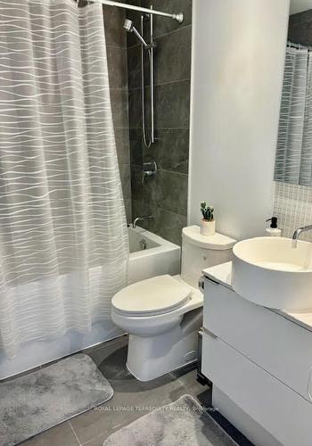 2605-185 Roehampton Ave, Toronto, ON - Indoor Photo Showing Bathroom