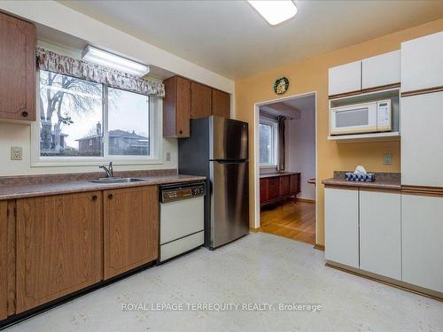 78 Crossbow Cres, Toronto, ON - Indoor Photo Showing Kitchen