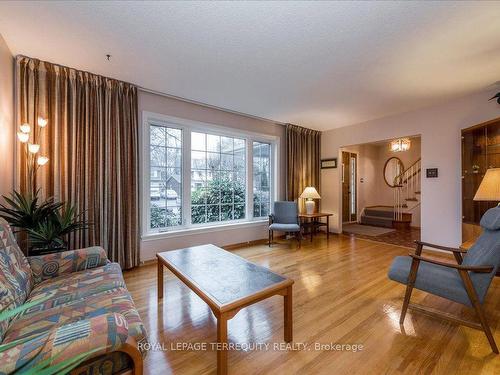 78 Crossbow Cres, Toronto, ON - Indoor Photo Showing Living Room