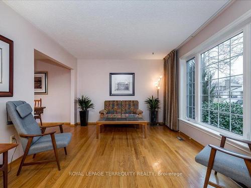 78 Crossbow Cres, Toronto, ON - Indoor Photo Showing Living Room