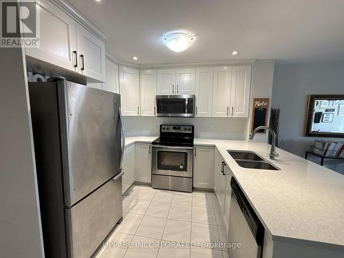 624 Danaca Private, Ottawa, ON - Indoor Photo Showing Kitchen With Stainless Steel Kitchen With Double Sink