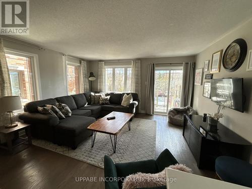 624 Danaca Private, Ottawa, ON - Indoor Photo Showing Living Room