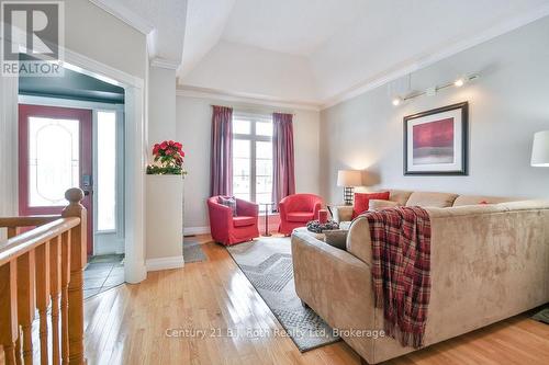 502 Aberdeen Boulevard, Midland, ON - Indoor Photo Showing Living Room