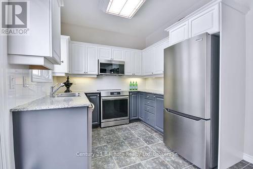 502 Aberdeen Boulevard, Midland, ON - Indoor Photo Showing Kitchen With Double Sink With Upgraded Kitchen