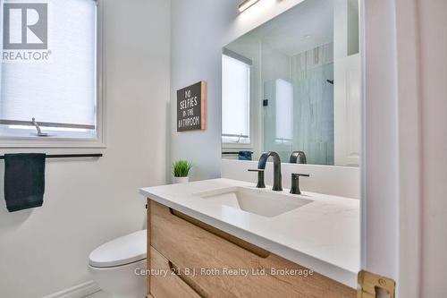 502 Aberdeen Boulevard, Midland, ON - Indoor Photo Showing Bathroom