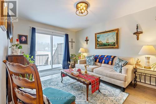 3 William Thomas Drive, Petawawa, ON - Indoor Photo Showing Living Room