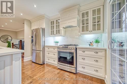 18 Lantana Court, Toronto, ON - Indoor Photo Showing Kitchen With Stainless Steel Kitchen With Upgraded Kitchen