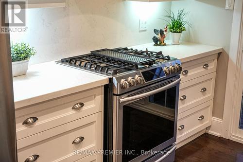 18 Lantana Court, Toronto, ON - Indoor Photo Showing Kitchen