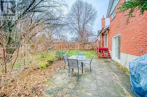 18 Lantana Court, Toronto, ON - Outdoor