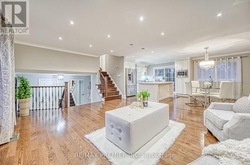 18 Lantana Court, Toronto, ON - Indoor Photo Showing Living Room