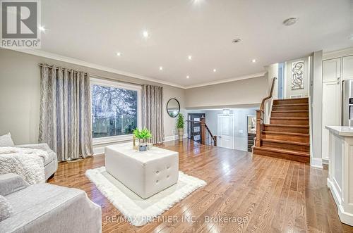 18 Lantana Court, Toronto, ON - Indoor Photo Showing Living Room