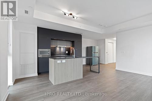 1202 - 185 Alberta Avenue, Toronto, ON - Indoor Photo Showing Kitchen