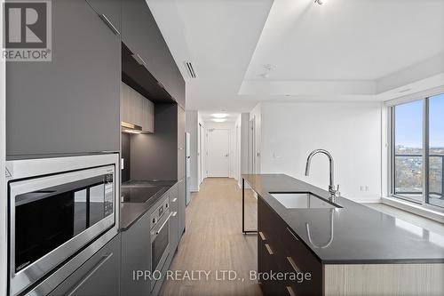 1202 - 185 Alberta Avenue, Toronto, ON - Indoor Photo Showing Kitchen