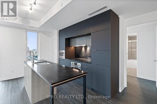 1202 - 185 Alberta Avenue, Toronto, ON - Indoor Photo Showing Kitchen