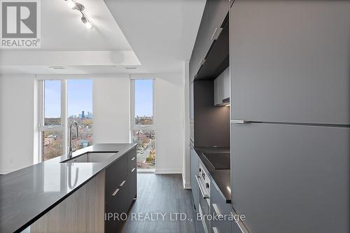 1202 - 185 Alberta Avenue, Toronto, ON - Indoor Photo Showing Kitchen