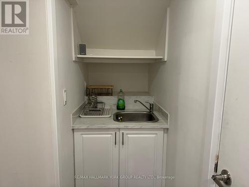 1 Davidson Road, Aurora, ON - Indoor Photo Showing Laundry Room