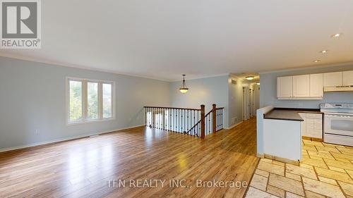 Main - 1048 Gilmore Avenue, Innisfil, ON - Indoor Photo Showing Kitchen