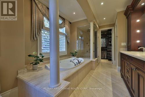 4318 Lakeshore Road, Burlington, ON - Indoor Photo Showing Bathroom