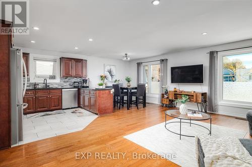 95 Avonmore Crescent, Orangeville, ON - Indoor Photo Showing Living Room