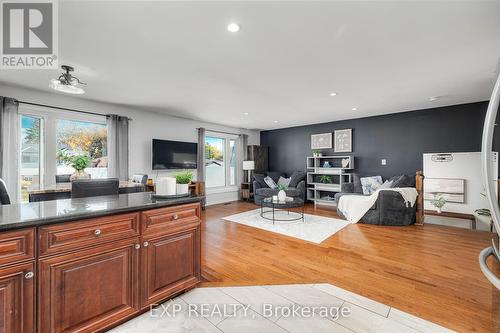 95 Avonmore Crescent, Orangeville, ON - Indoor Photo Showing Living Room