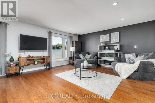 95 Avonmore Crescent, Orangeville, ON - Indoor Photo Showing Living Room