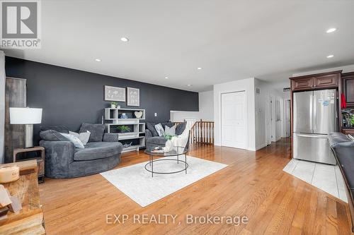 95 Avonmore Crescent, Orangeville, ON - Indoor Photo Showing Living Room