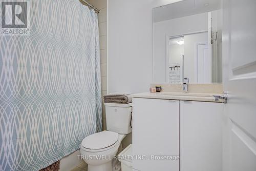 1002 - 59 Annie Craig Drive, Toronto, ON - Indoor Photo Showing Bathroom