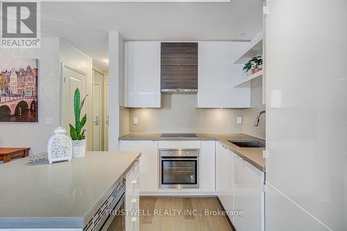 1002 - 59 Annie Craig Drive, Toronto, ON - Indoor Photo Showing Kitchen