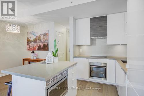 1002 - 59 Annie Craig Drive, Toronto, ON - Indoor Photo Showing Kitchen