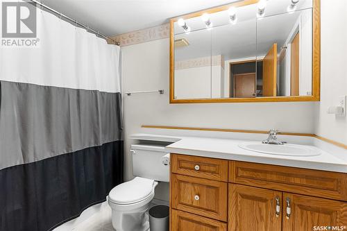 201B 55 Wood Lily Drive, Moose Jaw, SK - Indoor Photo Showing Bathroom