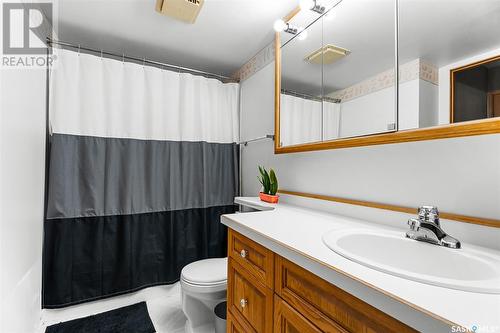 201B 55 Wood Lily Drive, Moose Jaw, SK - Indoor Photo Showing Bathroom