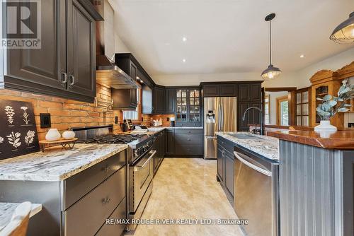 83 Cassels Road E, Whitby (Brooklin), ON - Indoor Photo Showing Kitchen With Upgraded Kitchen